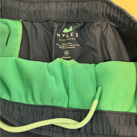 Never worn - Picture 2 of 3